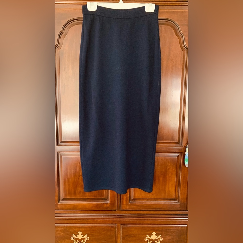 ST JOHN classic navy blue maxi skirt, size 4